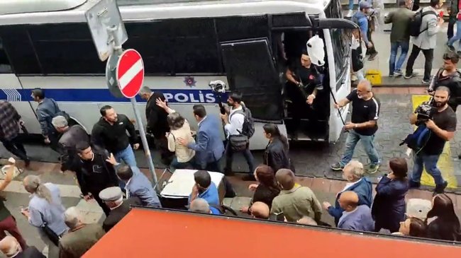 Kılıçdaroğlu’Nun Dostlarından ‘Abdullah Öcalan’ Yürüyüşünde Polise Yumruk! Bakan Soylu’Dan Sert Tepki…