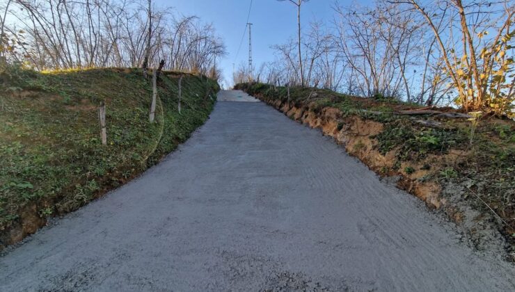 Çatalpınar’da beton yol çalışmaları sürüyor