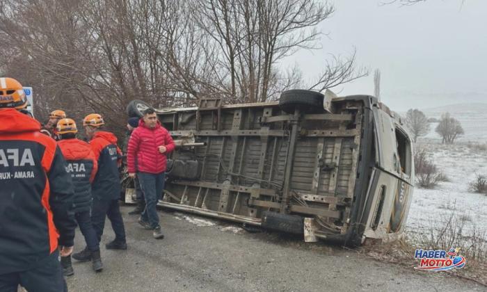 Sivas’ta Öğrenci Servisi Kaza Sonucu 15 Kişi Yaralandı